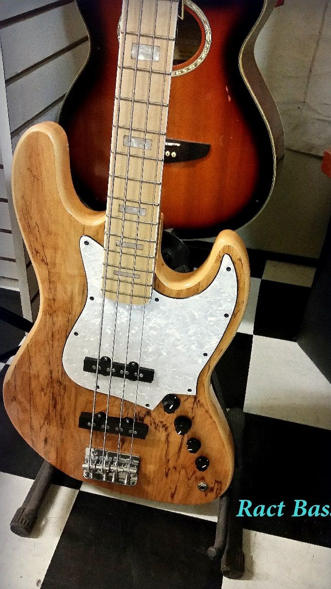 Ract bass 4 cordas vintage braço de maple canadense corpo de bass wood spalted Maple pickups alnico 5 dua bobinas .huncanceling......com super bags R$3.850,00