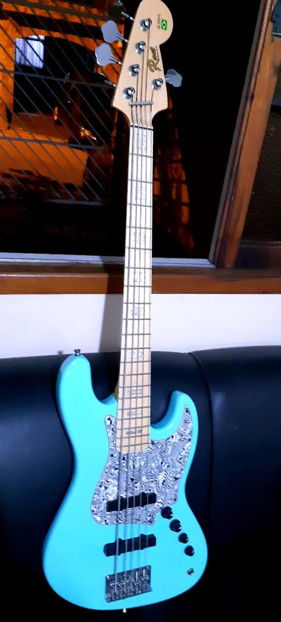 Ract bass azul vintage 5 cordas.....braço de Maple canadense....capitadores RB especias .pte amp RB ....ferragens gotho....com super Bags.....R$4.850,00